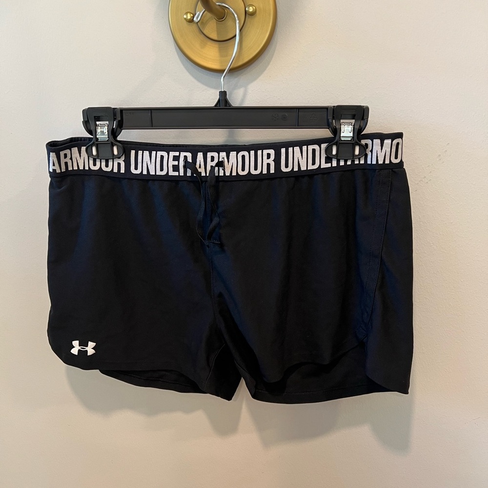 Women’s Under Armor Heatgear loose shorts